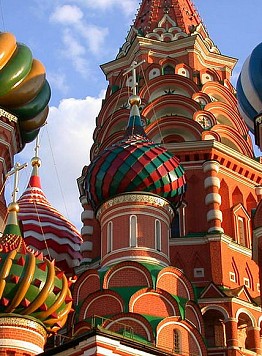 Le cupole della Cattedrale con la cupola della chiesa di San Basilio - Guida a Mosca