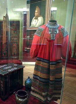 I vestiti delle donne del '800 - Guida a Mosca
