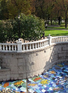 Le fontane nel Giardino d'Alessandro rappresentano i soggetti delle fiabe russe - Guida a Mosca
