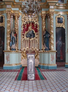 L'addobbo della chiesa della Madonna di Smolensk - Guida a Mosca