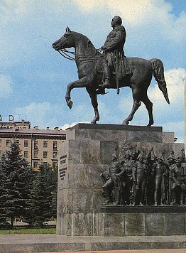 Il monumento ad un Grande condottiero Kutuzov che sconfisse Napoleone - Guida a Mosca