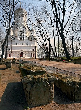L'antica Chiesa della Decapitazione di San Giovani il profeta e vecchio cimitero - Guida a Mosca