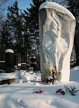 Il monumento a Galina Ulanova (famosa ballerina) - Guida a Mosca